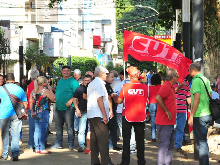 Marcio Oliveira - Conforme a organização, cerca de 450 pessoas participaram da manifestação, realizada ontem à tarde, na Nove de Julho
