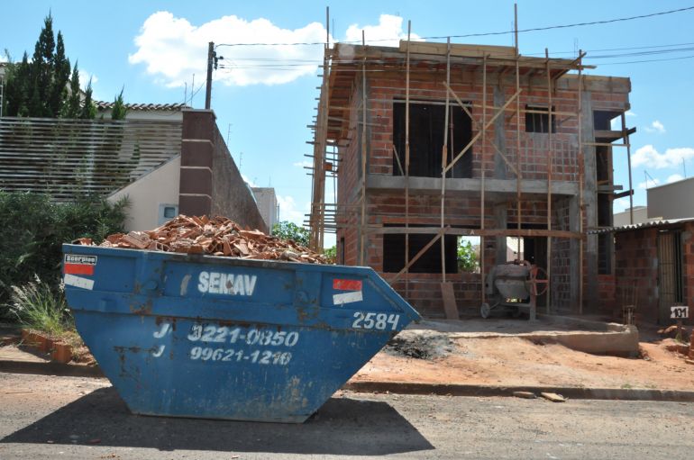 Arquivo - Caçambas com resíduos da construção são destinadas à Cooperen