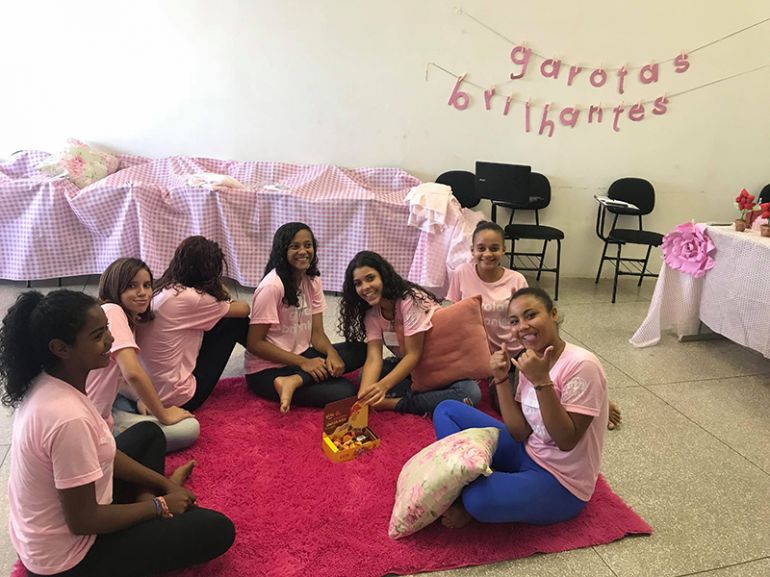 CEDIDA - Adra, uma das entidades beneficiadas, conta com o projeto Garotas Brilhantes, destinado a meninas de 15 a 17 anos