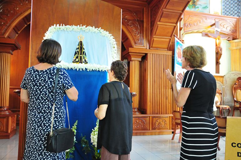 Marcio Oliveira - Imagem de Nossa Senhora ficou exposta ontem para visitação e oração de fiéis na Catedral