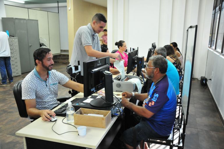 Marcio Oliveira - População está sendo atendida mediante agendamento e encaixes na 101ª ZE Zona Eleitoral