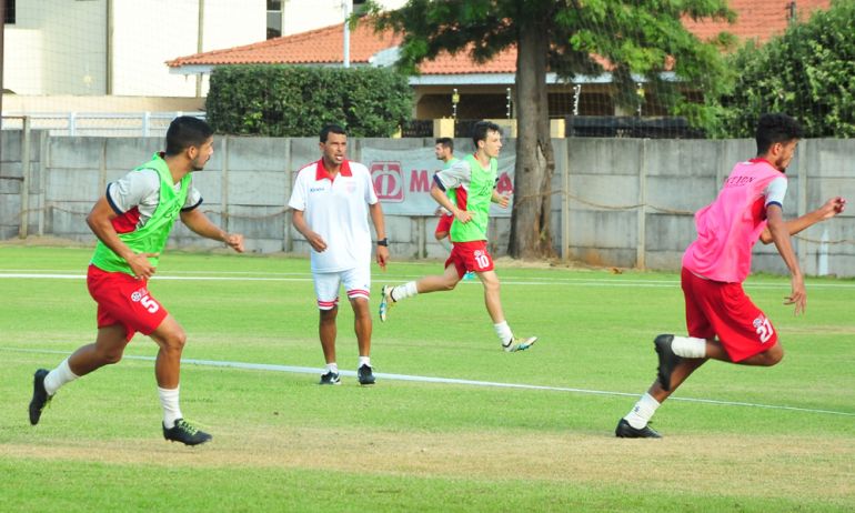 Marcio Oliveira - Técnico comandou seu segundo treino no Grêmio na tarde de ontem