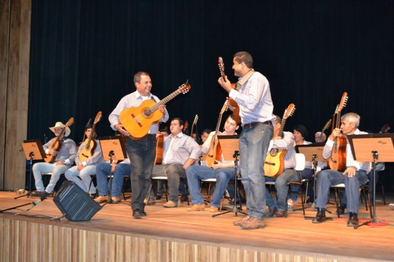 Arquivo - Orquestra Municipal de Violas Caipiras se apresenta nesta noite