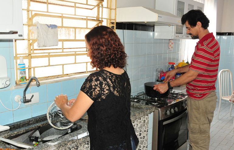 Marcio Oliveira - Ricardo e Nanci compartilham atividades domésticas desde o início do casamento, há 20 anos