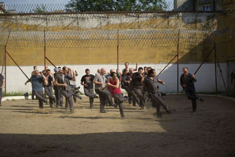 Divulgação, Em “Tango Livre”, Jean-Christophe é um agente penitenciário pacato e sem história