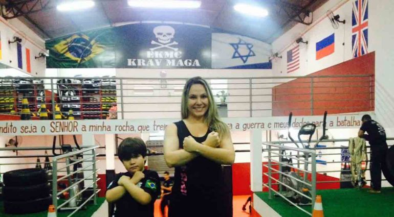 Cedida/ Débora Linares, Mãe e filho, Davi e Vanessa contam um com o outro, no Krav Maga