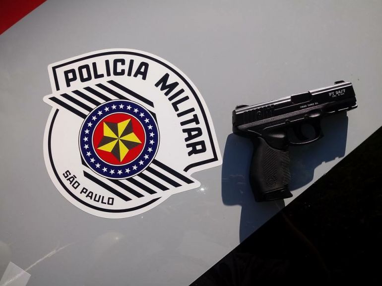 Polícia Militar - Material foi localizado no interior da mochila do estudante