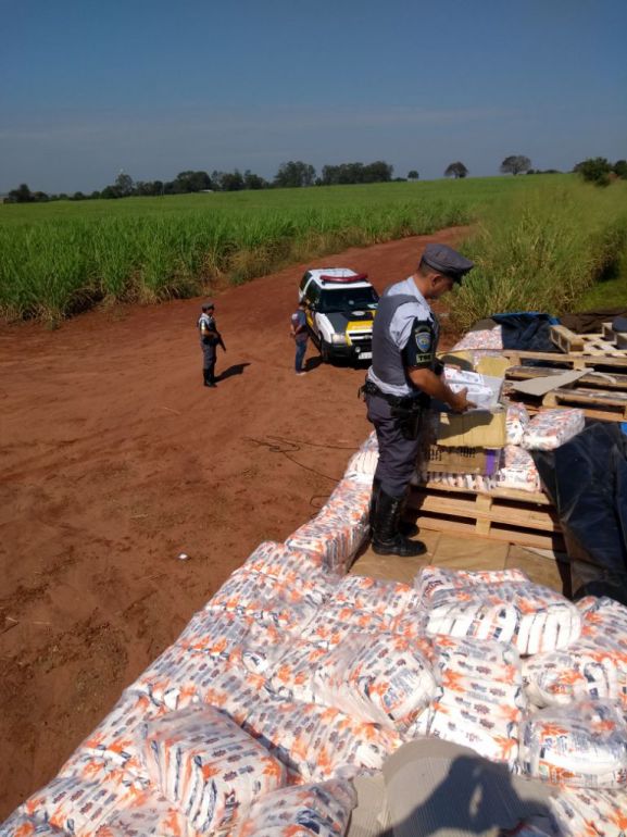 Polícia Militar Rodoviária - Itens estavam escondidos no compartimento de carga do caminhão