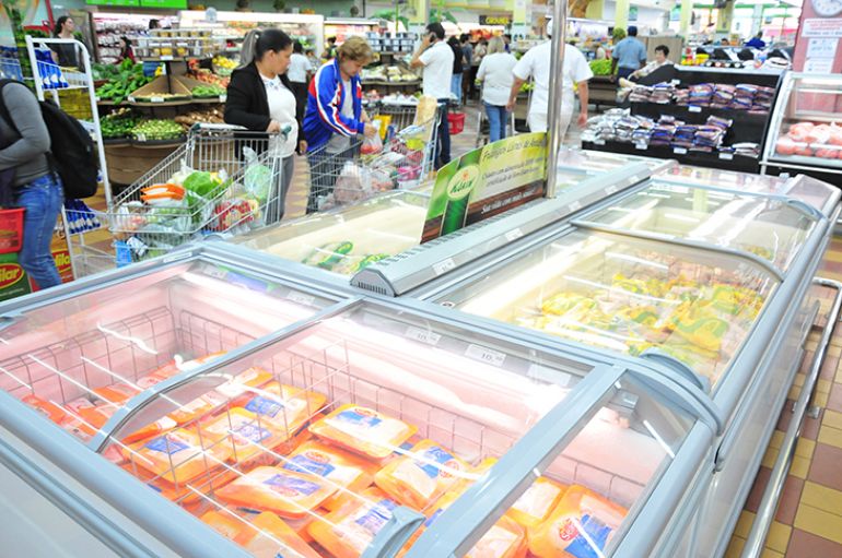 Marcio Oliveira - Estoque de frango em um dos supermercados deve durar até hoje e gera preocupações