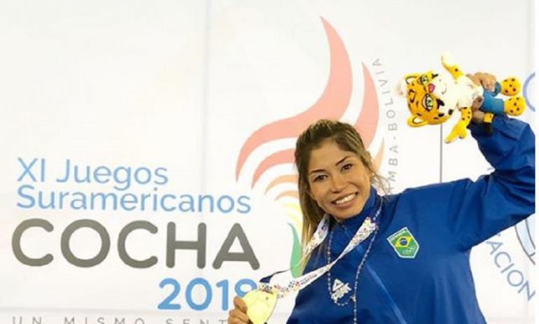 Cedida/Valéria Kumizaki - Kumizaki conquistou o único ouro do caratê pelo Brasil nos jogos