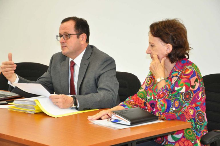 José Reis - Em reunião, Luiz Antonio e Naide discutem plano que garante realização de aulas perdidas