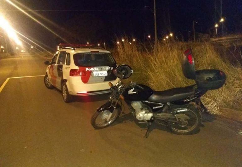 Polícia Militar - Moto, abordada na noite de ontem durante patrulhamento, foi recuperada e devolvida ao dono