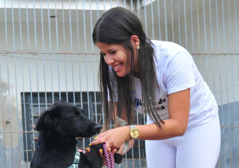 Marcio Oliveira - Bruna idealizou o projeto que visa apadrinhar cães que vivem em canil