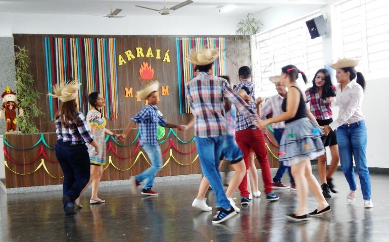 Cedida - Jovens da entidade preparam apresentações de quadrilhas, com tradicional arraiá e muita música