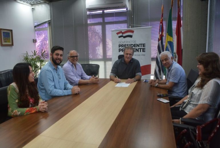 Ananias Pinheiro/Secom - Representantes da Prefeitura e de O Imparcial renovaram ontem acordo de cooperação