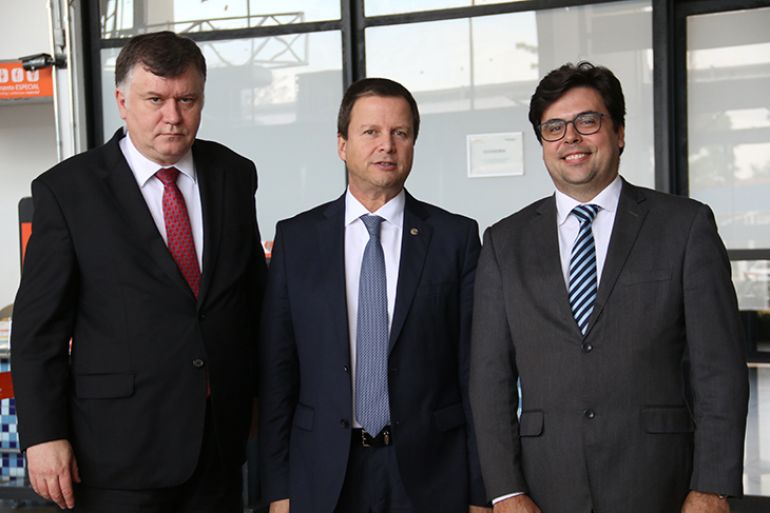 Cedida - O presidente da OAB Prudente, Rodrigo Arteiro, recepcionou Marcos da Costa e Cláudio Lamachia no aeroporto Estadual de Prudente