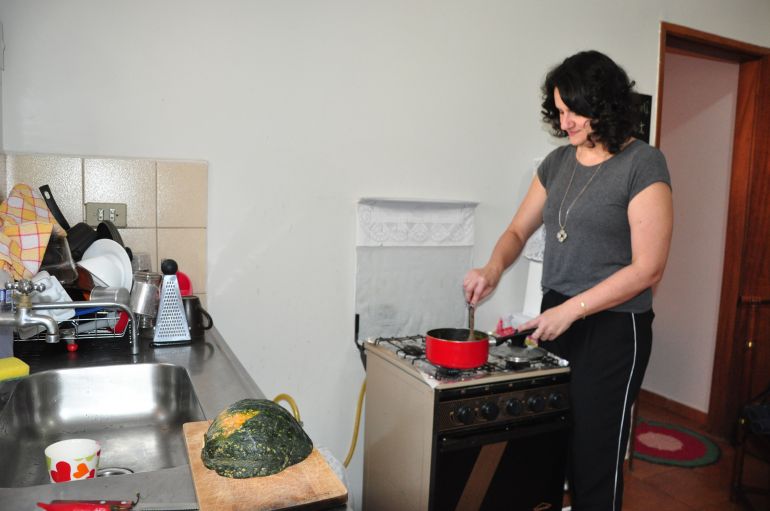 José Reis - Charlene utiliza cascas de frutas para fazer doces e bolos "low carb"