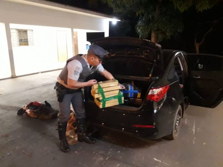 Polícia Militar Rodoviária - Veículo com placas de Pindamonhangaba transportava 172,9 kg da droga