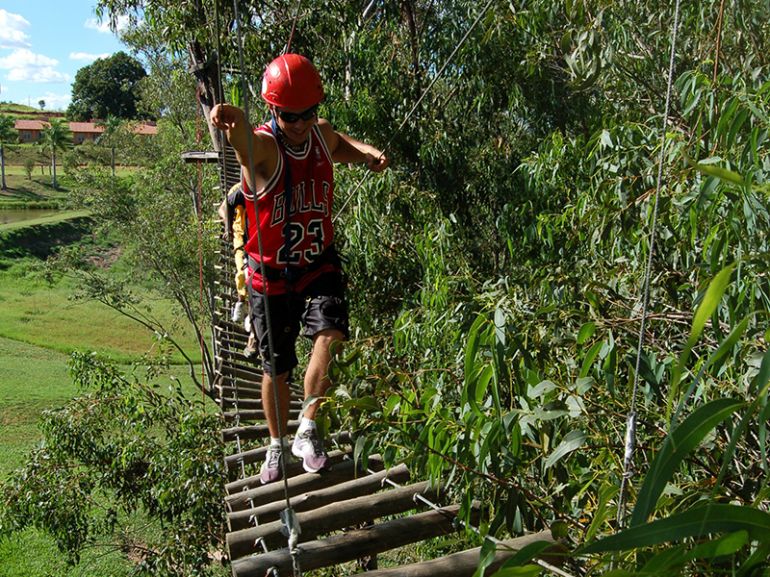 Arborismo é uma das atividades de lazer, no Terra Parque Resort