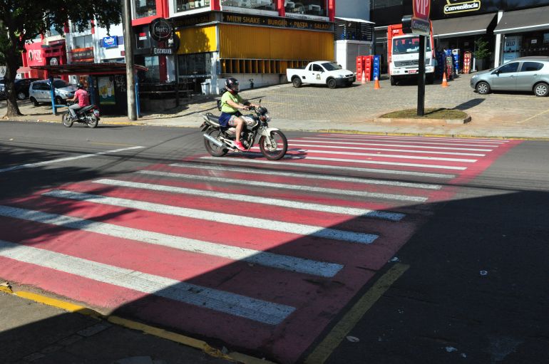 José Reis - Com dificuldade para atravessar faixa de pedestre, moradores pedem lombofaixa na João Goetz