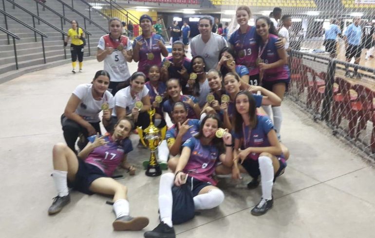 Cedida/Mauro Aoqui - Futsal feminino bateu Garça por 4 a 3 e ficou com a primeira colocação na competição