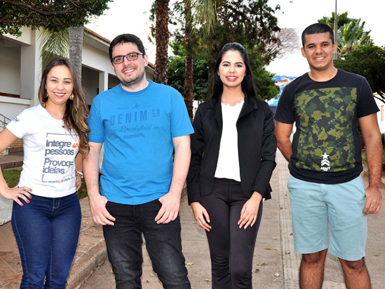 SUCESSO Diogo Viana de Macedo Santos, Giovana Santos Gonsalves, Vinicius Bareia Benvengo e Luana Mateo, alunos da Toledo aprovados no Exame de Sufiência Contábil