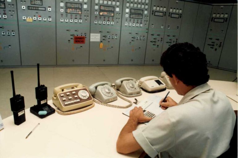 Cedida/Tito Brito - Foto da sala de comando da usina, um registro de 1996, pode ser conferida em um dos painéis