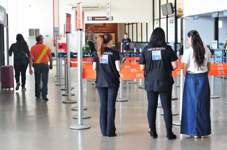 Marcio Oliveira - Fundação Procon fiscalizou aeroporto de Prudente na tarde de ontem