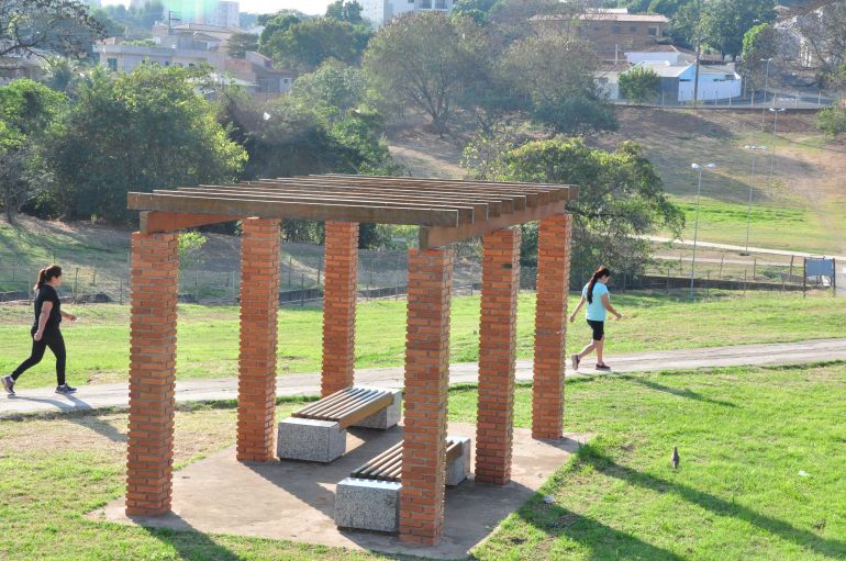 José Reis - Iluminação escassa à noite faz usuários buscarem parque durante o dia