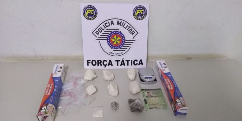 Polícia Militar - Drogas foram apreendidas na Rua João Sgrignoli, no Jardim Itapura 2