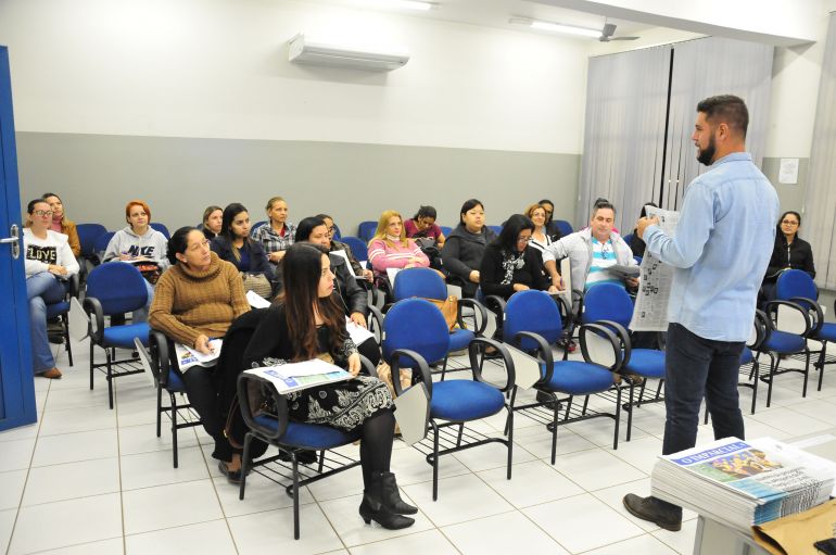 Marcio Oliveira - Capacitação chamada de “primeiros passos” ocorreu na noite de ontem para 44 professores
