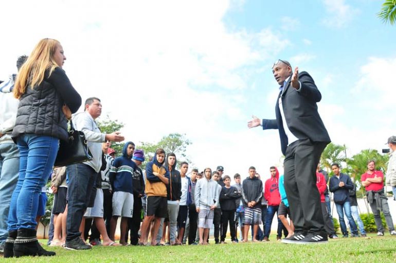 Marcio Oliveira: Secretário de esportes, pais e atletas se reuniram no Caetano Peretti