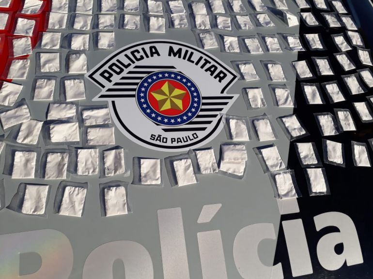 Polícia Militar - 180 sachês de cocaína chegaram a imóvel por encomenda
