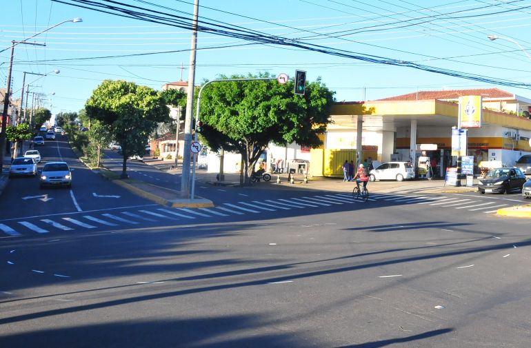 Marcio Oliveira - Semav fez demarcações no solo do cruzamento entre as avenidas, desagradando munícipes