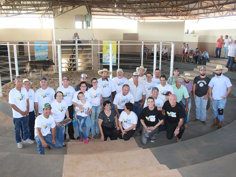POVO GENEROSO Comissão organizadora Amigos do HRC de Taciba, domingo, no segundo leilão em prol do Hospital Regional do Câncer