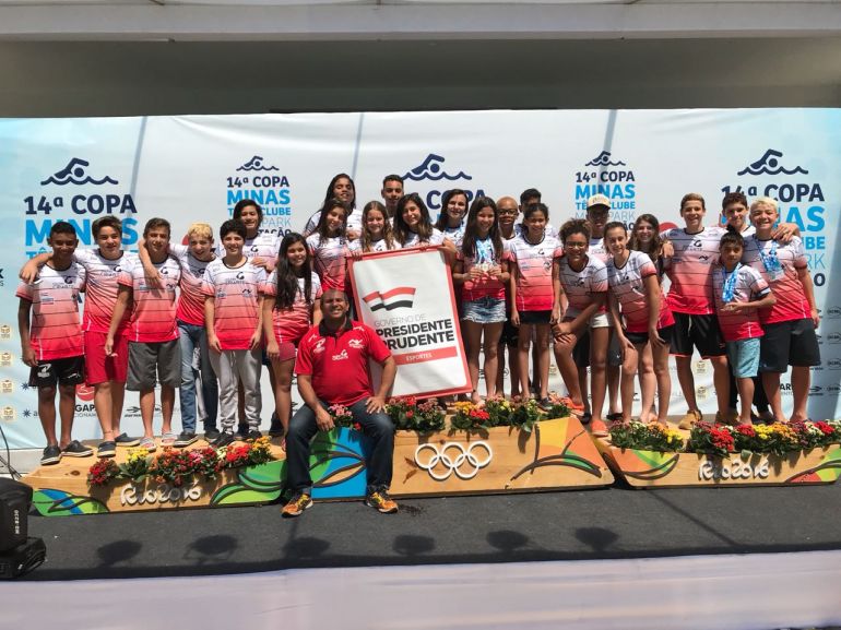 Elvancir Pereira do Nascimento: Equipe de natação viaja 12 horas e conquista 11 medalhas em torneio