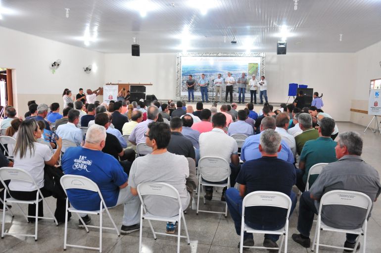 Marcio Oliveira - Entrega dos investimentos ocorreu no fim da tarde de ontem em Floresta do Sul