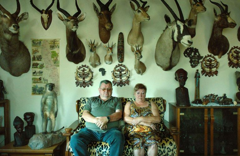 Divulgação - Documentário retrata ricos turistas europeus que têm, por diversão, passar as férias na África para caçar