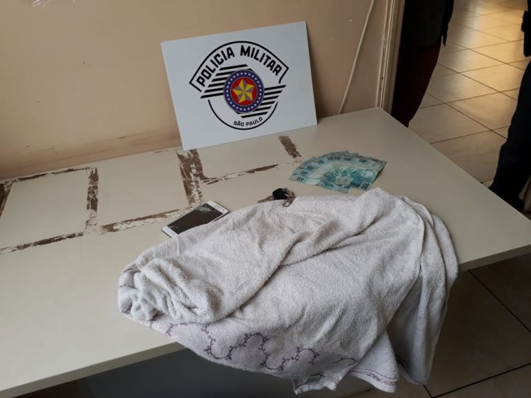 José Reis - Polícia apreendeu toalha de banho, quantia em dinheiro e aparelho celular