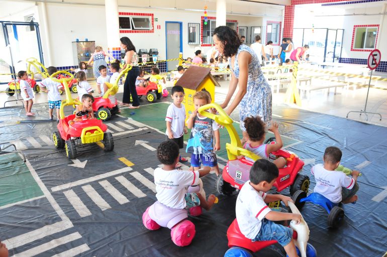 Marcio Oliveira - Atividade com Cidade Mirim foi realizada ontem em escola do João Domingos Netto