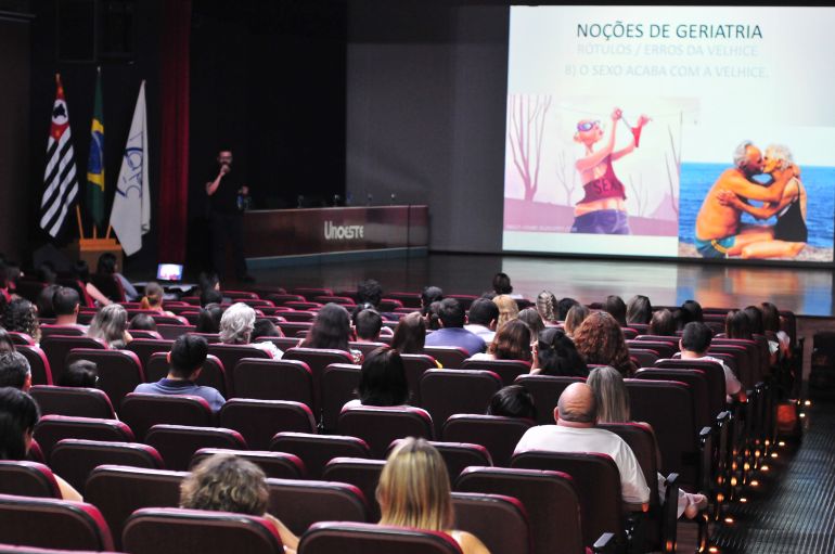 Marcio Oliveira - 22º Fórum do Idoso recebeu pelo menos 550 pessoas durante todo o dia de ontem, no César Cava