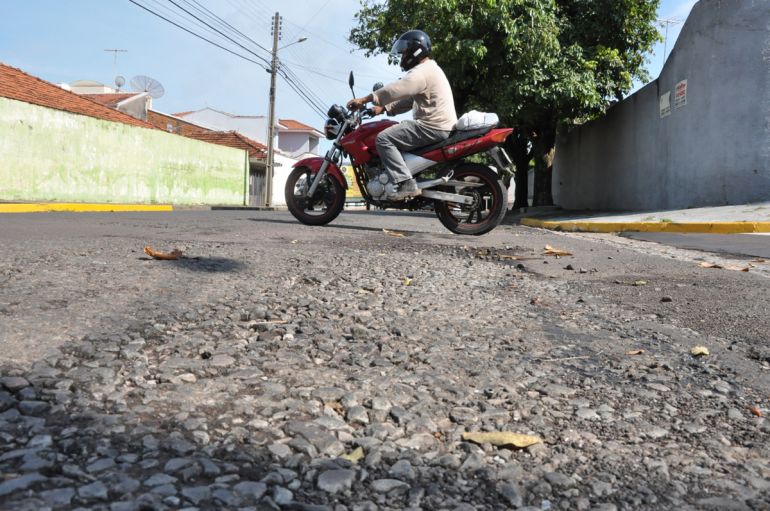 José Reis - Moradores dizem que Rua Archimedes Sanches não foi recapeada