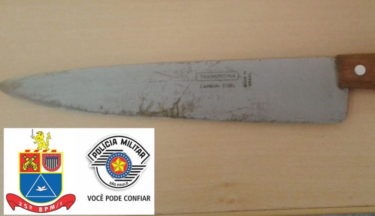 Polícia Militar - Faca utilizada no crime tem 40 cm de lâmina e foi abandonada no local