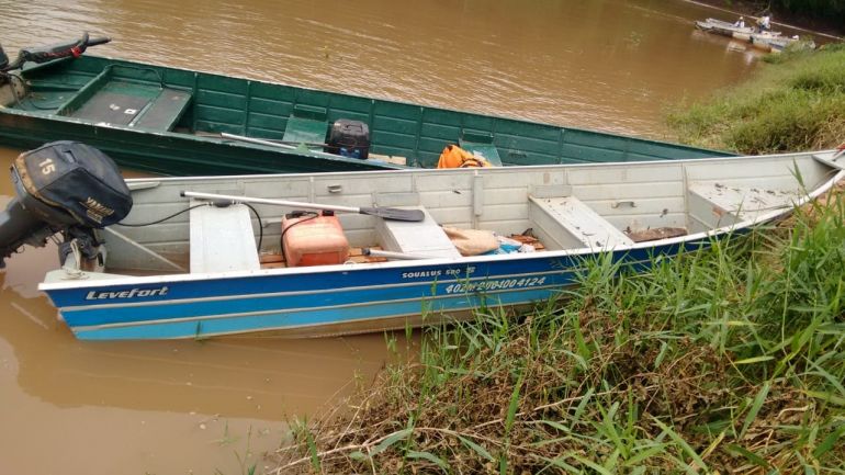 Polícia Militar Ambiental - Policiais flagraram pesca irregular no Rio Aguapeí, em Lucélia