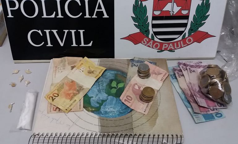 Polícia Civil - Drogas e dinheiro foram apreendidos durante a operação; ontem à tarde já houve prisões