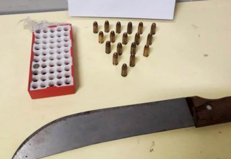 Polícia Militar Rodoviária - Facão e caixa de munições foram apreendidos com acusado