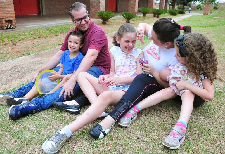 Marcio Oliveira - Com três filhos em casa, Josiane tem cuidado dobrado no período das férias