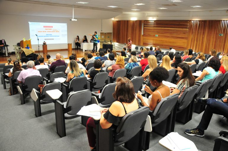 Marcio Oliveira - Evento para troca de experiências ocorreu ontem, na Diretoria de Ensino de Prudente