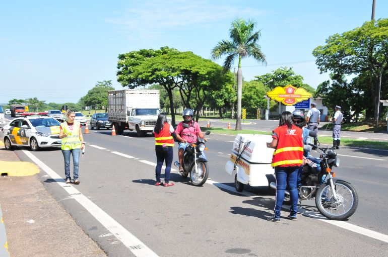 Marcio Oliveira - Ação de conscientização abordou condutores na Rodovia Raposo Tavares, em Prudente