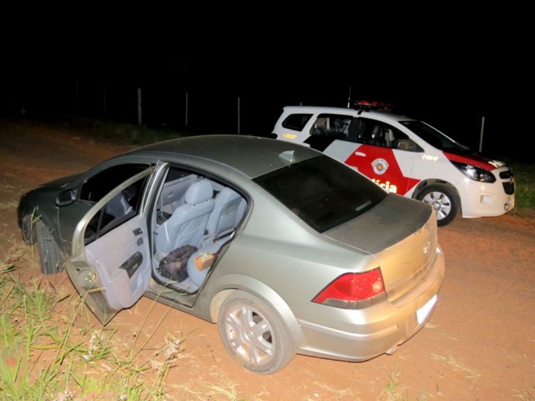 Cristiano Nascimento/Rádio Metrópole FM/Cedida - Automóvel foi encontrado abandonado, com pertences roubados